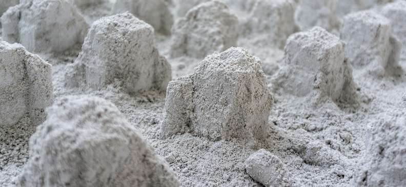 Пищевая добавка E559 Алюмосиликат (каолин): польза и вред, нормы содержания в продуктах питания и применение