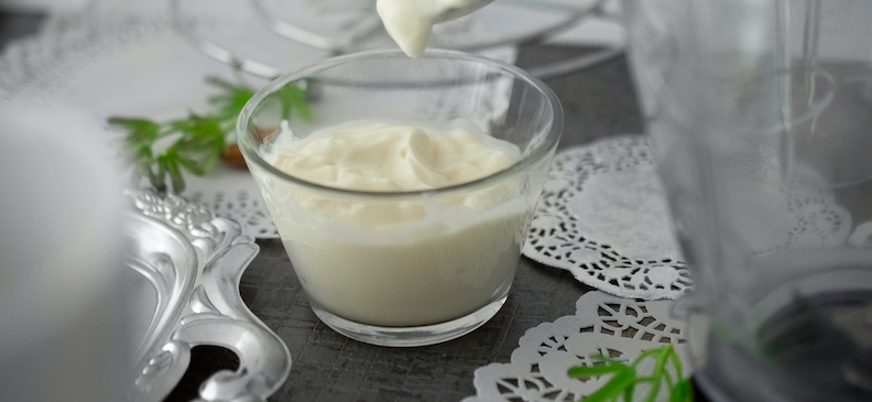 Йогурт: польза и вред, применение и количество для взрослых и детей.